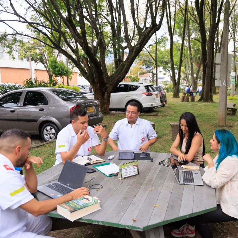 Una Historia Entre Tus Manos